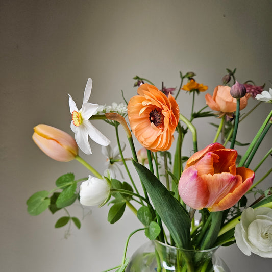 Spring vase arrangement + delivery within Lincoln